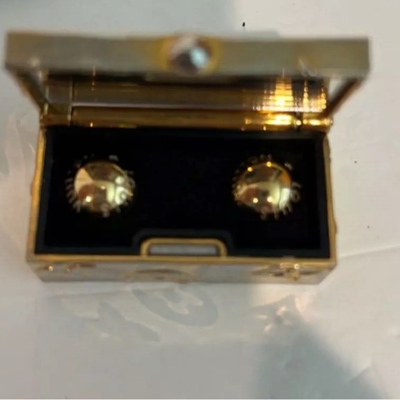 Louis Vuitton Berg Stud Ring - Picture 4 of 16